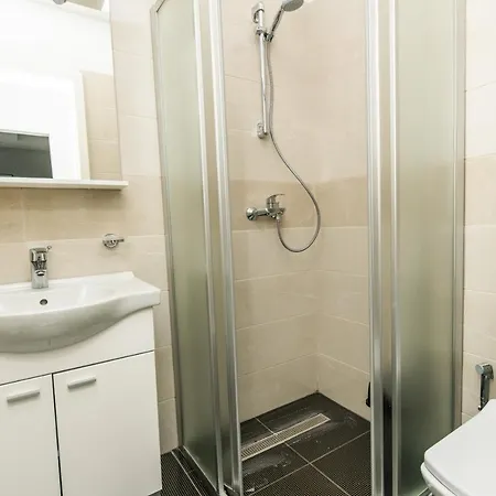150sqm With 4 Units! Great For Groups Apartment
