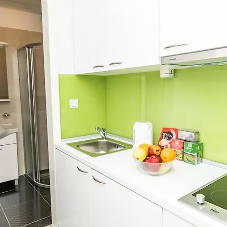 150sqm With 4 Units! Great For Groups *