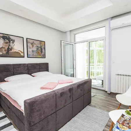 Apartment 150sqm With 4 Units! Great For Groups *