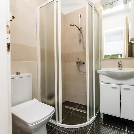 150sqm With 4 Units! Great For Groups