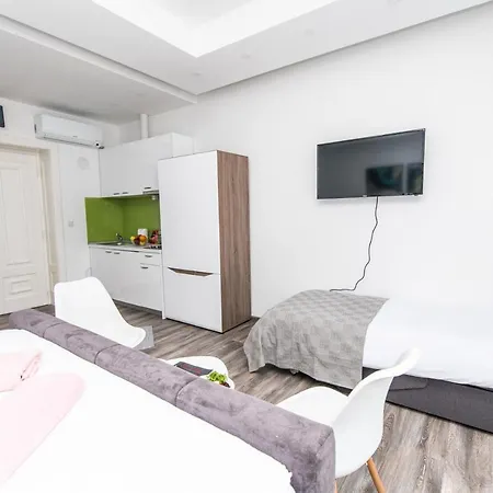 150sqm With 4 Units! Great For Groups Apartment *