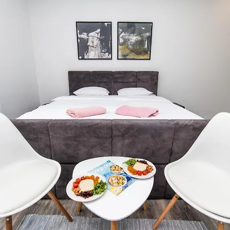 150sqm With 4 Units! Great For Groups Apartman