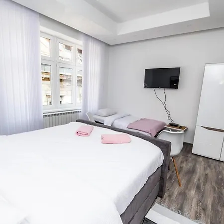Apartment 150sqm With 4 Units! Great For Groups *